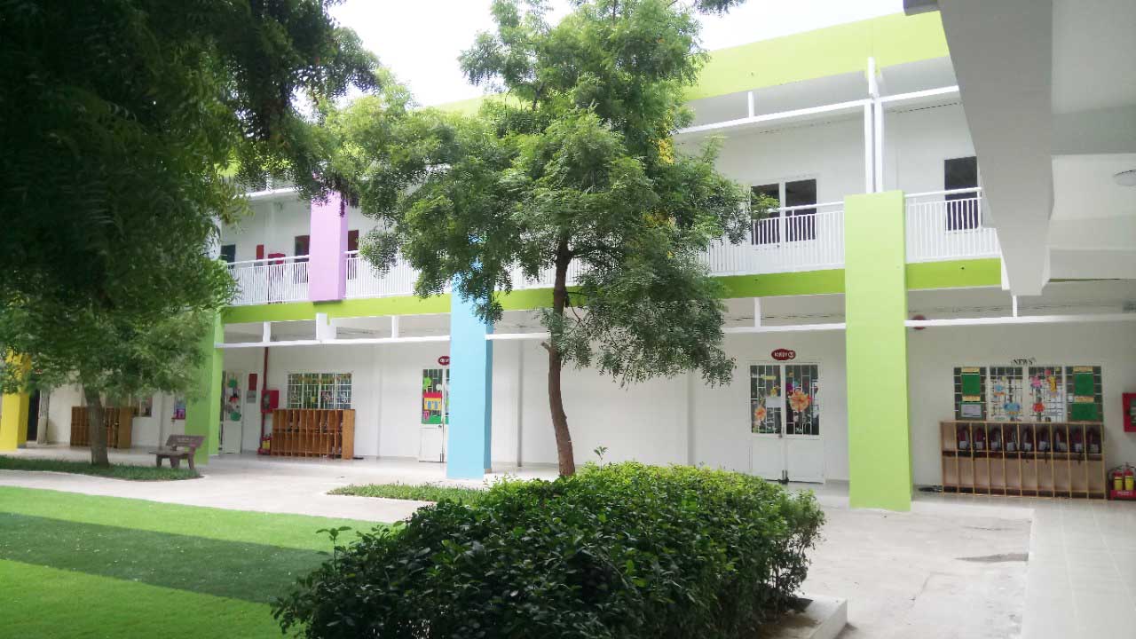 Trường mầm non iSchool Ninh ThuậnSân trường mầm non quốc tế iSchool Ninh Thuận được bao phủ bởi nhiều cây xanh