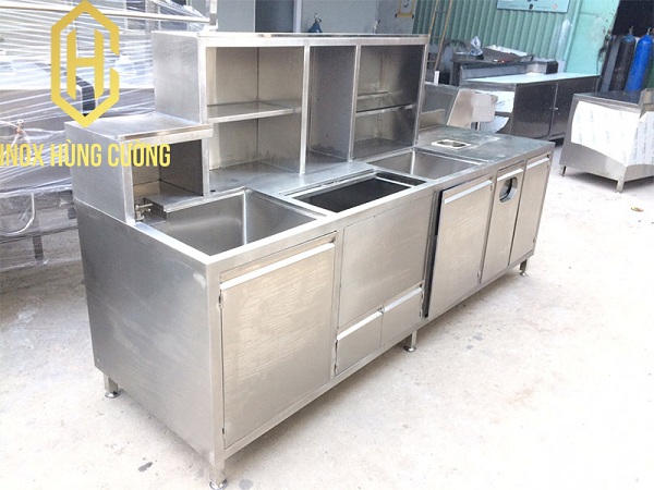 Một quầy inox pha chế đẹp sẽ thu hút và tạo được ấn tượng tốt trong lòng khách hàng