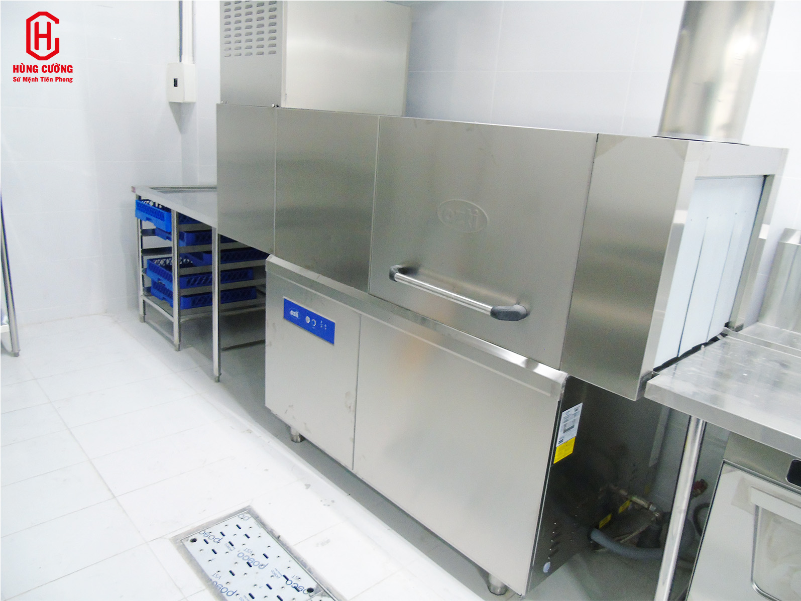 máy rửa chén băng chuyền công nghiệp giá tốt